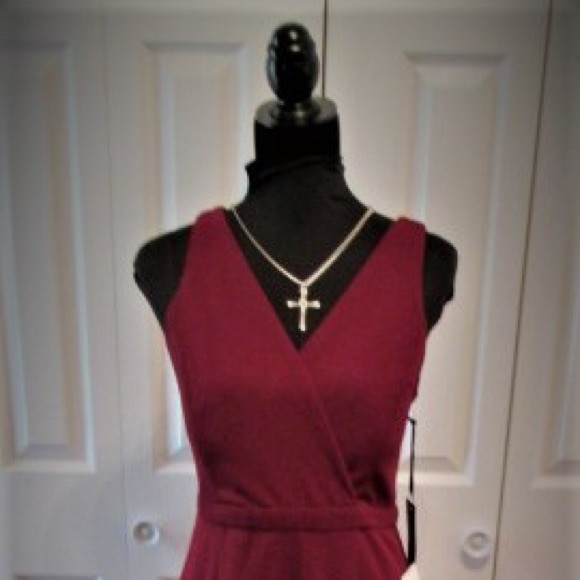 Lulu’s SIENNA WINE RED TWIST BACK MAXI DRESS - Picture 5 of 6